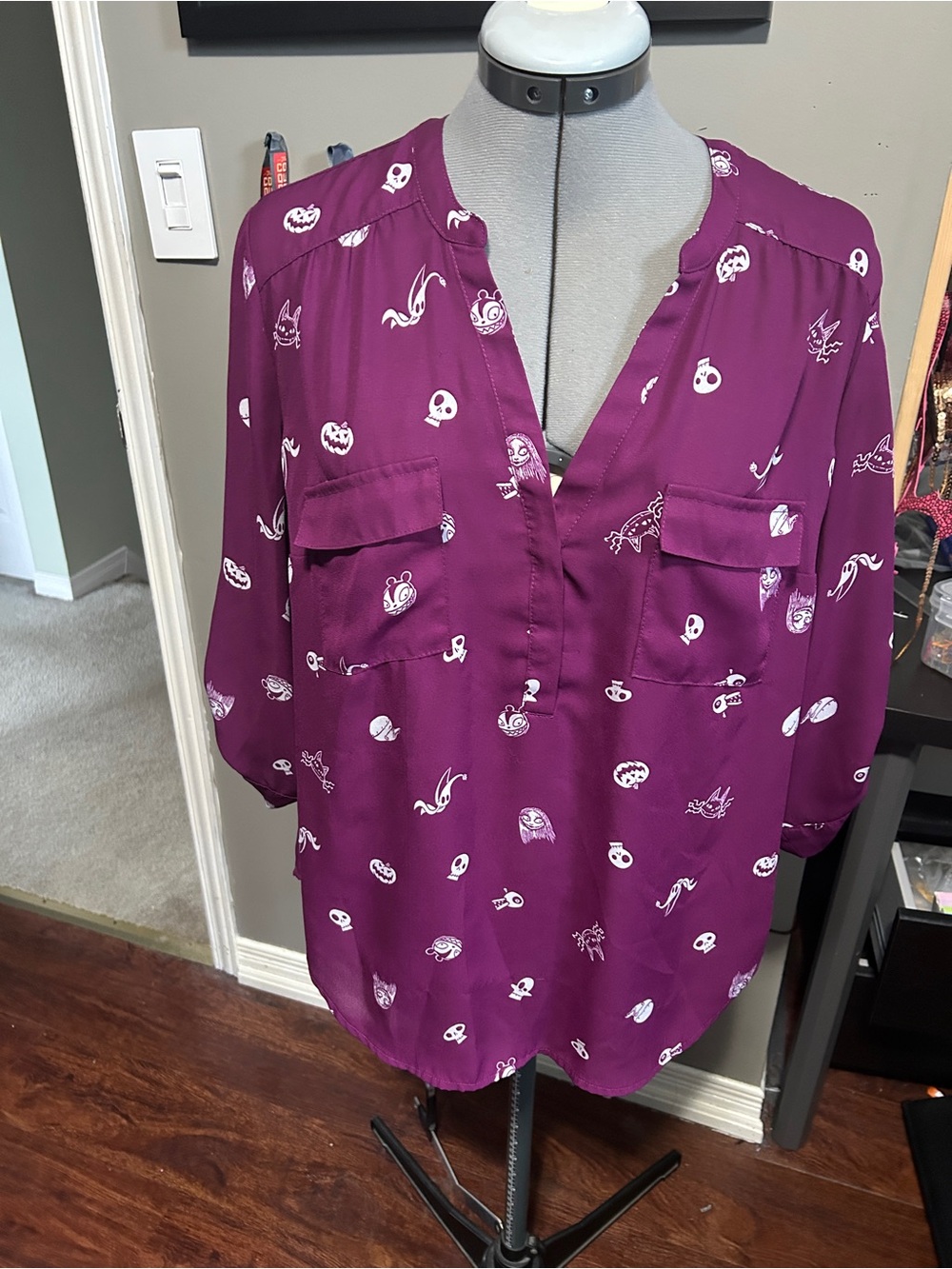 Nightmare Before Christmas Women’s Blouse Size M/L Torrid